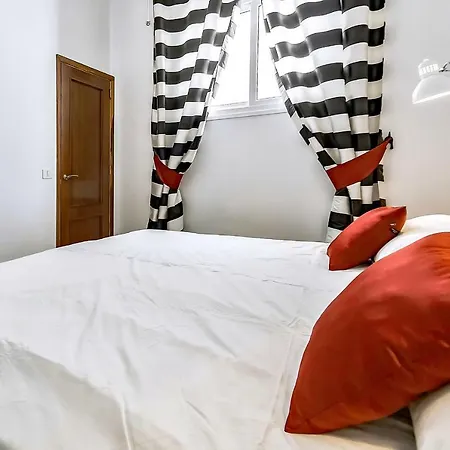 One Bedroom Near Aqualand Lägenhet *
