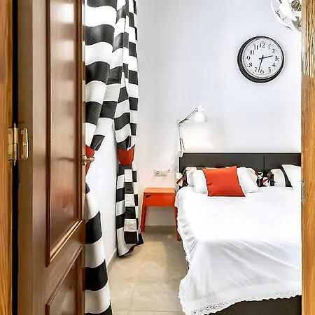 One Bedroom Near Aqualand דירה *