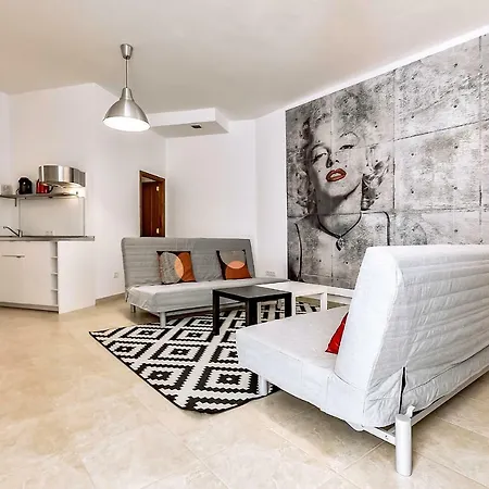 דירה One Bedroom Near Aqualand אדחה